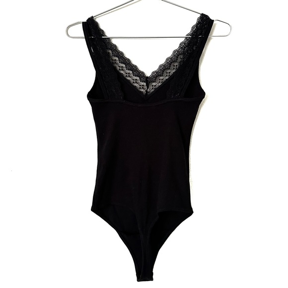 | abercrombie & fitch • lace cami v-neck ribbed bodysuit • size small | - Picture 3 of 12